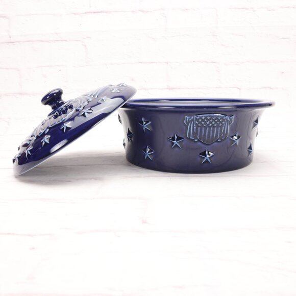 Longaberger Covered Casserole Serving Dish Blue 1 1/2 Quart American Eagle Stars - Picture 2 of 5